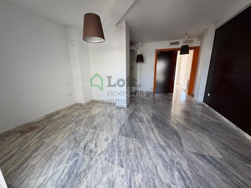 Foto ba0db391-22e5-46d6-8893-4c61b0fcee58. Àtic amb calefacció aparcament a Pardaleras Badajoz
