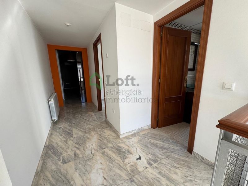 Foto bd40e9a7-84f0-48fb-a716-c0a22a5eb27e. Àtic amb calefacció aparcament a Pardaleras Badajoz