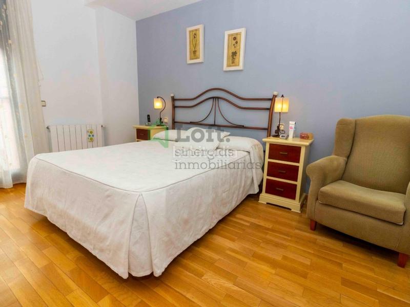 Foto aeaf81d0-4509-4701-ba45-84424bdd5538. Piso  con garaje y trastero en el Casco Antiguo en Badajoz