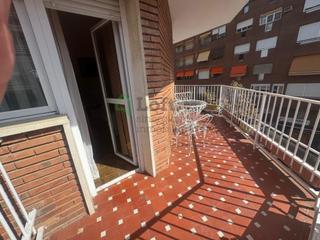 Alquiler Piso en Santa Marina. Piso reformado de 4 dormitorios para estudiantes corte inglés