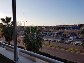 Lloguer Pis a Avenida Elvas. Piso sin muebles y con garaje en urbanización guadiana