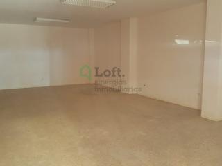 Lloguer Local Comercial a Santa Marina. Local junto al corte ingles