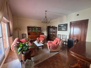 Appartement à Santa Marina. Amplio piso en centro con balcón y trastero corte inglés