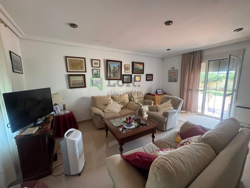 Foto 5a7596ea-49b5-477e-acc2-42561885c060. Chalet gran chalet en los montitos en Carretera de Sevilla - Los Montitos Badajoz