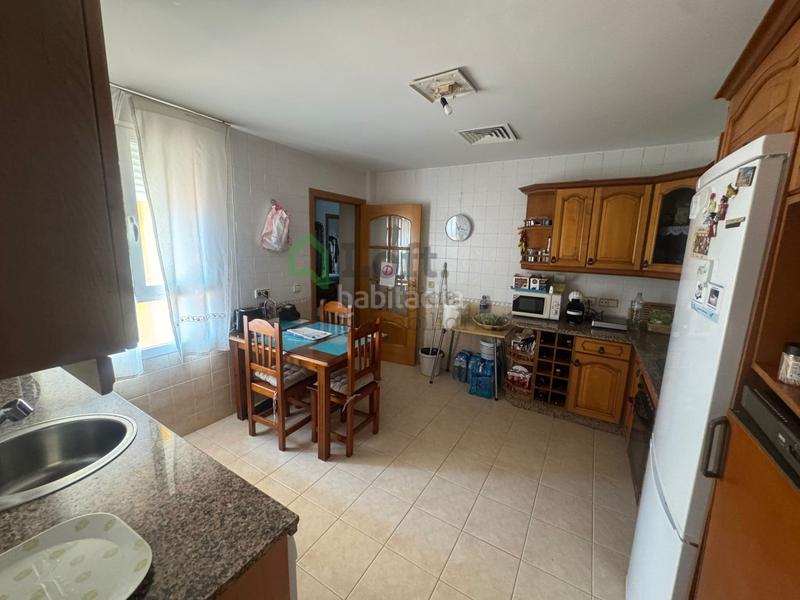 Foto 706a29e6-9761-45f7-b224-e063c6417996. Chalet gran chalet en los montitos en Carretera de Sevilla - Los Montitos Badajoz