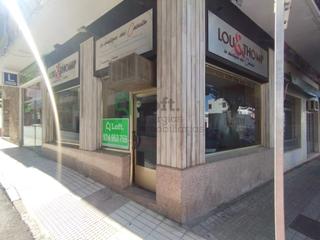 Location Local commercial à Santa Marina. Local comercial de esquina en santa marina