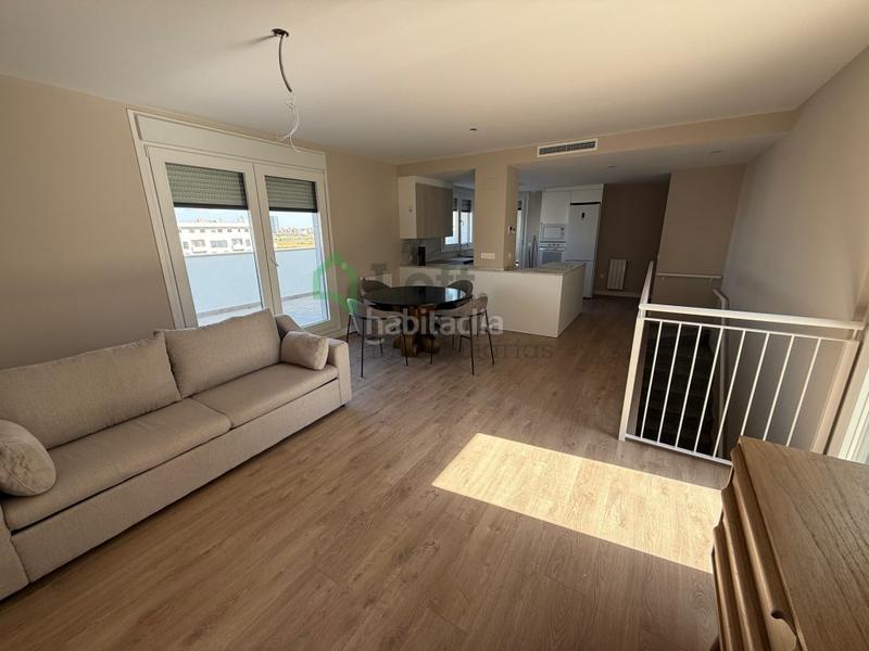 Foto 5d097155-383d-4284-b67f-10712ffeb6c8. Alquiler ático fabuloso ático a estrenar con piscina, terraza y garaje en Avenida Elvas en Badajoz