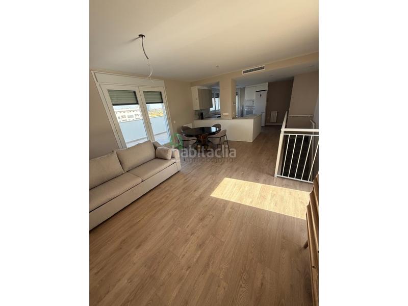 Foto be1e5350-0ffe-4511-b34e-b20c844d1e20. Alquiler ático fabuloso ático a estrenar con piscina, terraza y garaje en Avenida Elvas en Badajoz