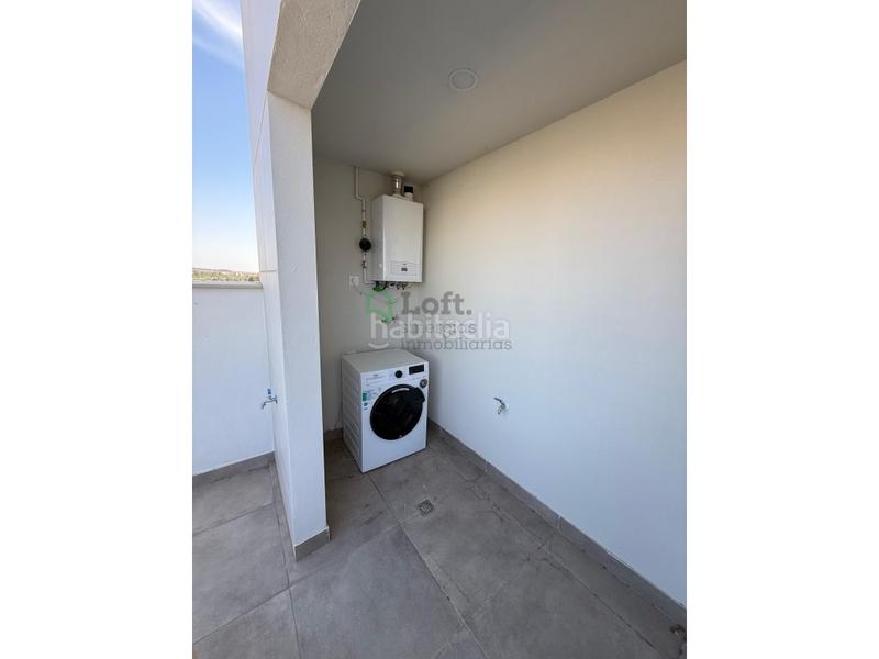 Foto e5558895-db7c-45ca-9b06-f2cedaf399e2. Alquiler ático fabuloso ático a estrenar con piscina, terraza y garaje en Avenida Elvas en Badajoz