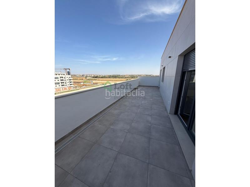 Foto e830e9c5-9a80-4d3c-8682-96ecc4c829d0. Alquiler ático fabuloso ático a estrenar con piscina, terraza y garaje en Avenida Elvas en Badajoz