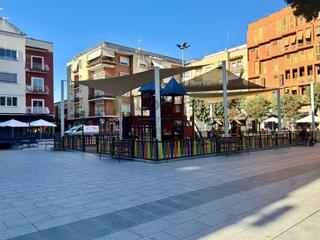 Appartement à Santa Marina. Piso con terraza y trastero junto al corte inglés