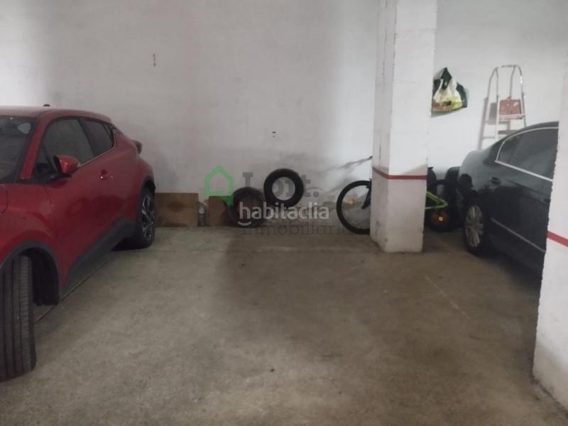 Foto 0093cc24-2b84-4006-b51d-673f6fd32ab6. Alquiler parking coche plaza de garaje en avenida Santa Marina en Badajoz