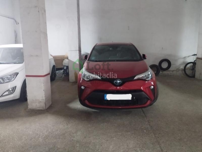 Foto 1ca2ad25-0f87-4eef-9153-23142aa0d4d6. Alquiler parking coche plaza de garaje en avenida Santa Marina en Badajoz