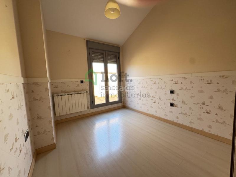 Foto dca78d9a-7378-4663-a94e-efb91790800f. Dúplex estupendo dúplex con garaje y trastero en Maria Auxiliadora - Barriada de Llera Badajoz