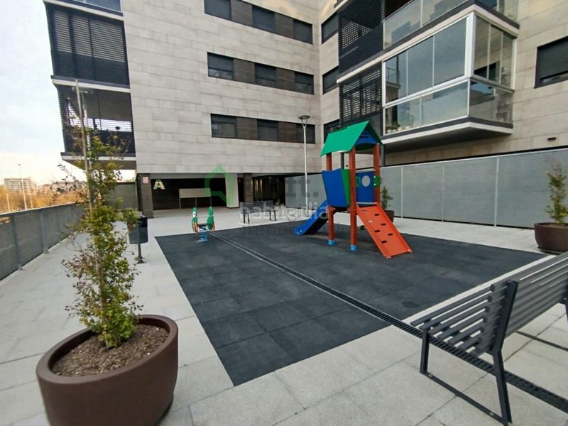 Foto 0f2d1aee-88a9-4a21-9d7f-a827d9b801bf. Apartament amb calefacció aparcament piscina a La Estación Badajoz