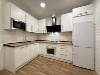 Rent Flat in Casco Antiguo. Piso con 3 dormitorios reformado enfrente de la catedral y el ay