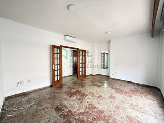 Etagenwohnung in Pardaleras. Piso en venta con garaje en zona centro