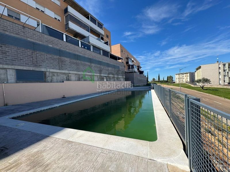 Foto 1ba1786a-7c29-40f8-957e-fb5c3d1b8cf5. Pis amb calefacció aparcament piscina a Carretera de Sevilla - Los Montitos Badajoz