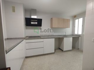 Lloguer Pis a Avenida Elvas. Piso con garaje en cuartón cortijo