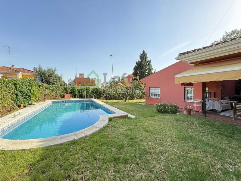 Foto db6137c2-5627-4841-8f09-8a785cd1f647. Xalet amb aparcament piscina a Las Vaguadas Badajoz