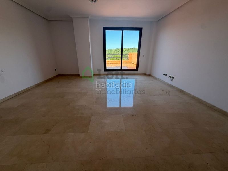 Foto fa9939b4-975e-4628-ba46-015a2ba228b1. Àtic amb aparcament a Casares golf - Casares del sol Casares