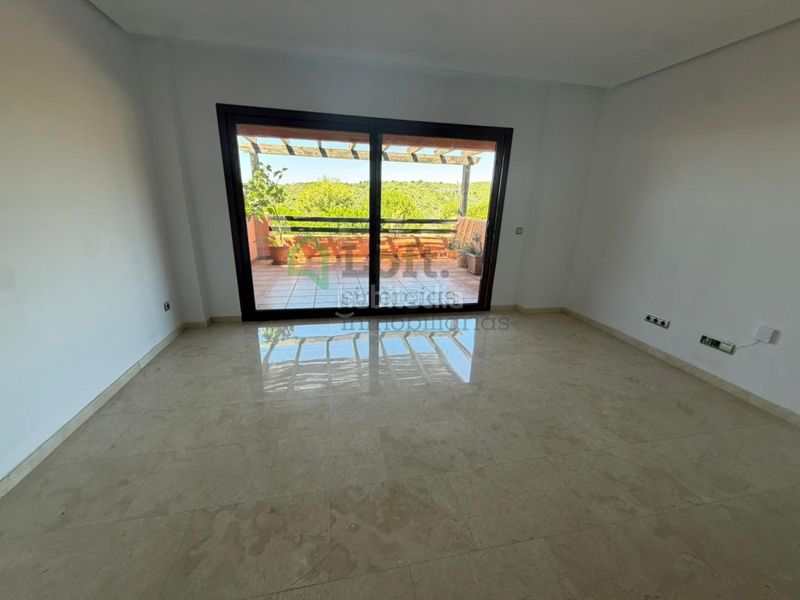 Foto 865f75b4-2355-44af-ac72-4afe0ac850af. Apartament amb aparcament a Casares golf - Casares del sol Casares