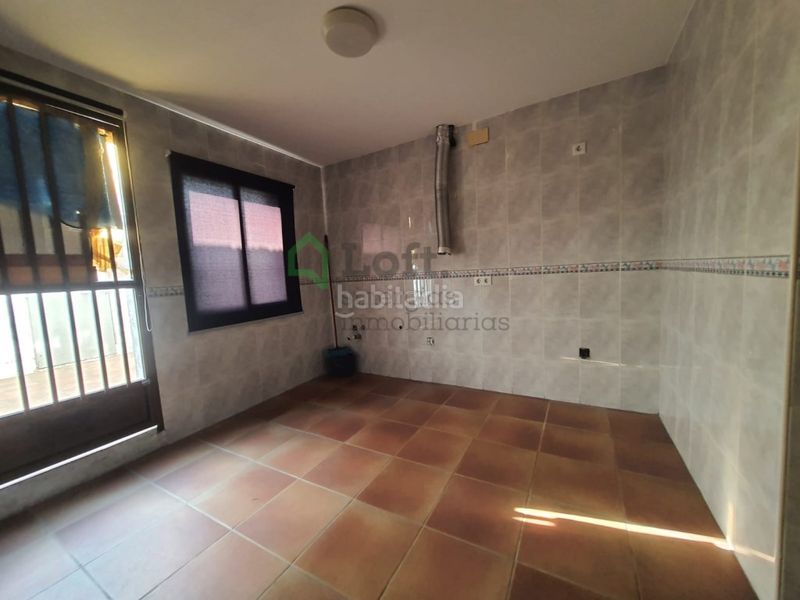 Foto 0fc9b5f3-d64a-453a-a4ee-de919b85cb98. Edifici a Maria Auxiliadora - Barriada de Llera Badajoz