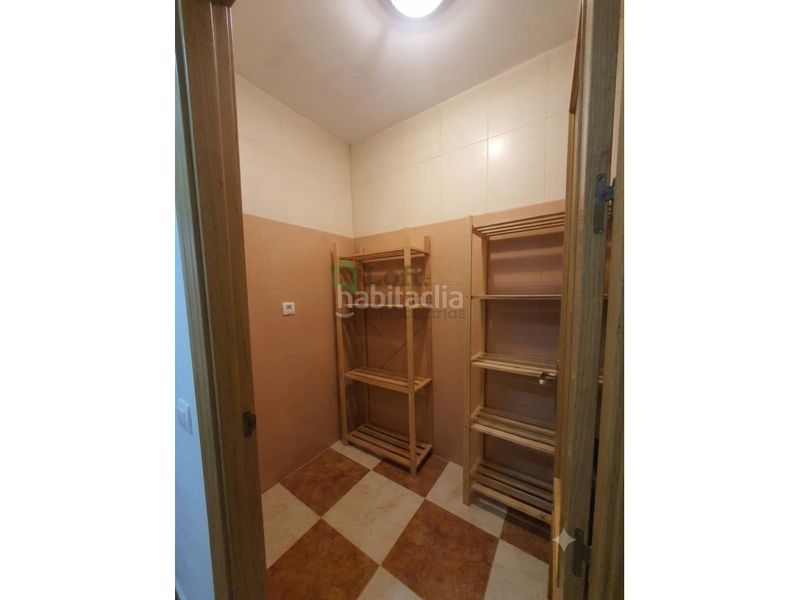 Foto 5c5d09aa-ab1c-44d0-a002-5c058084fae3. Edifici a Maria Auxiliadora - Barriada de Llera Badajoz