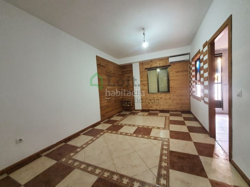 Foto 7bd2e2e3-8b9a-4f1e-9802-54e2d766b089. Edifici a Maria Auxiliadora - Barriada de Llera Badajoz