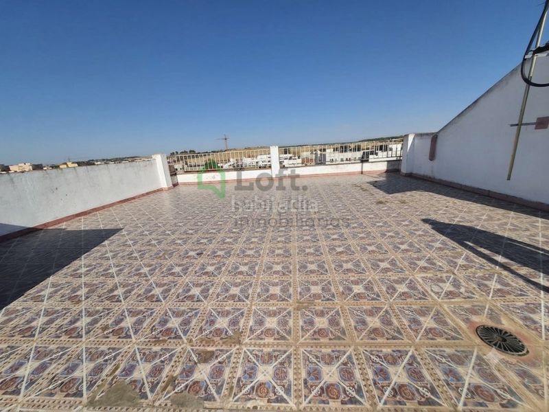 Foto 8978a90e-cce0-4736-91c1-093d9b917837. Edifici a Maria Auxiliadora - Barriada de Llera Badajoz