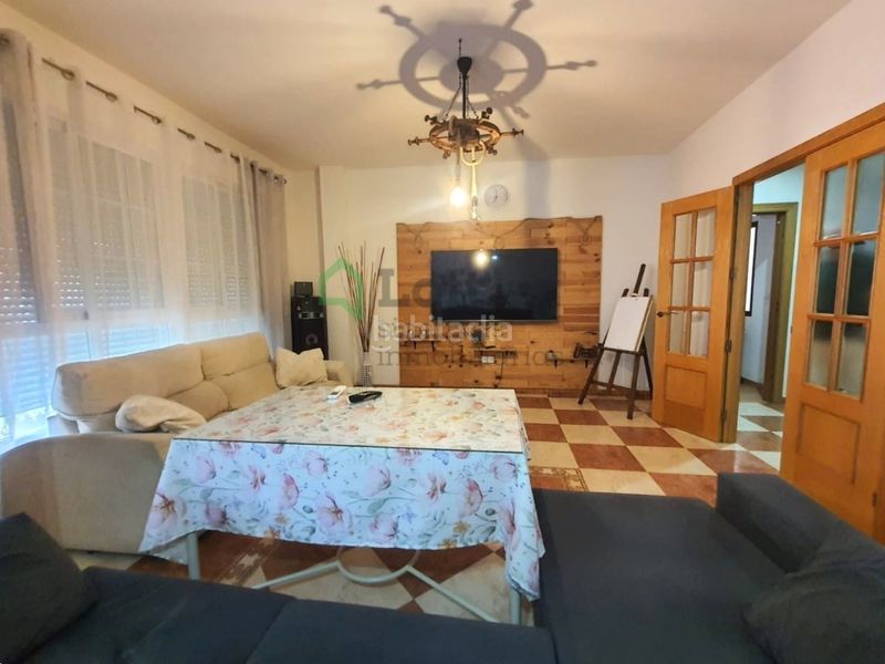 Foto b1a833ef-e4cb-4bef-8482-ace585671885. Edifici a Maria Auxiliadora - Barriada de Llera Badajoz