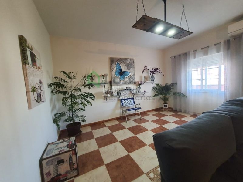 Foto e7c81876-a53c-48d1-a01a-cc2481e40065. Edifici a Maria Auxiliadora - Barriada de Llera Badajoz