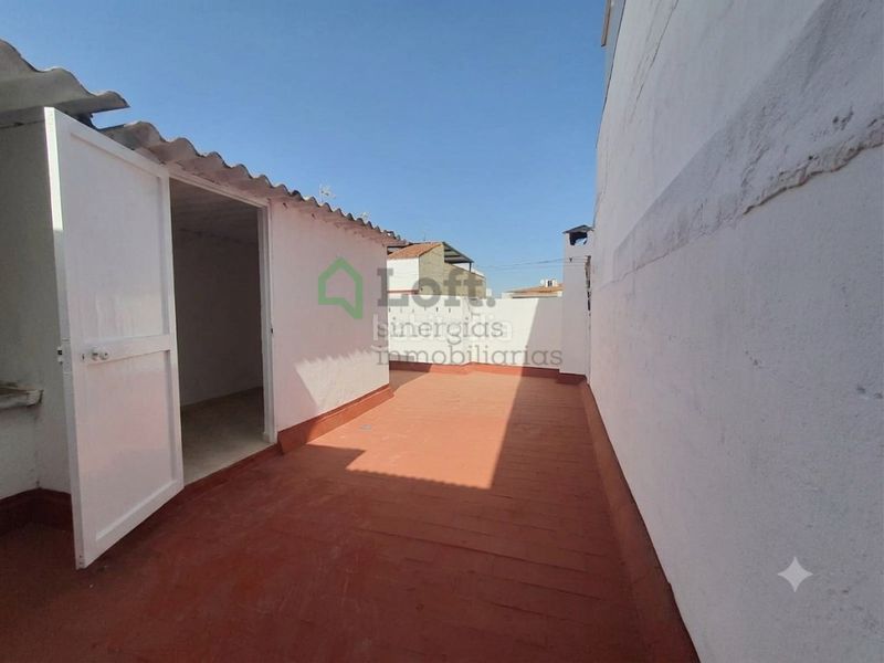 Foto 3cd9be1b-d86f-4f18-9bb0-5d3fe43c4c1d. Casa a Carretera de Sevilla - Los Montitos Badajoz