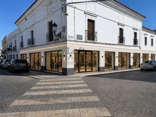 Lloguer Local Comercial a Olivenza. Local comercial en la plaza de españa en olivenza