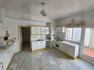 Dachwohnung in Casco Antiguo. Atico en planta amplio con terraza en casco antiguo