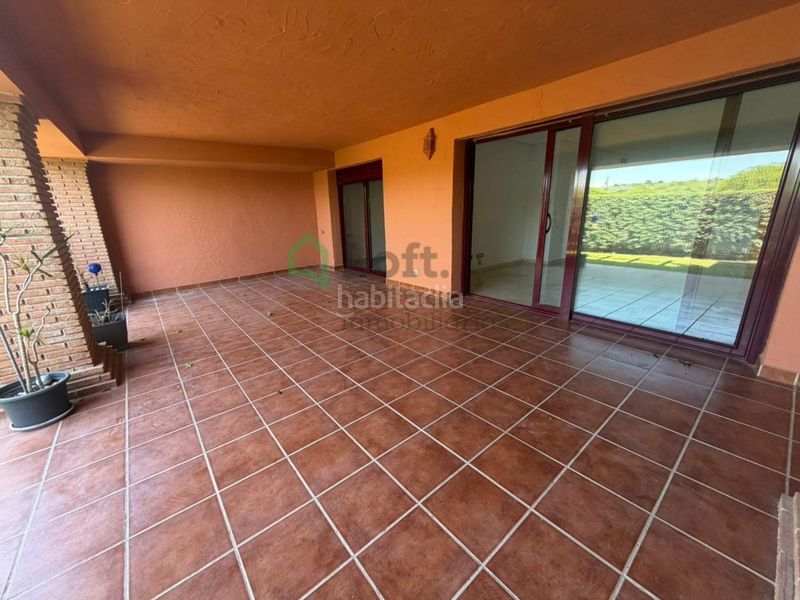 Foto c1b2b045-fd63-4a05-83ac-35ea1e828c6a. Apartament amb aparcament a Casares golf - Casares del sol Casares