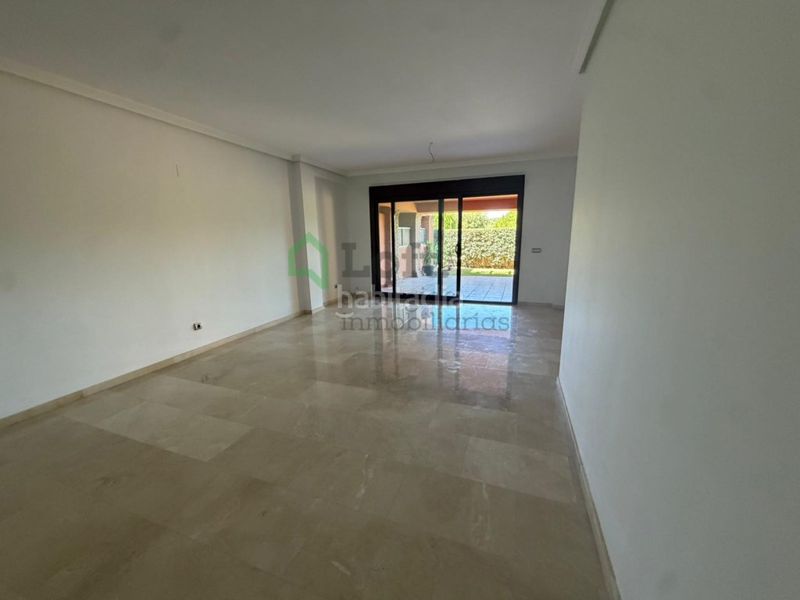 Foto e5269db1-8460-4d18-ac09-50c5572a3161. Apartament amb aparcament a Casares golf - Casares del sol Casares
