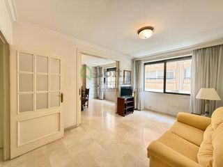 Appartement à Santa Marina. Piso de 150 m junto al corte inglés