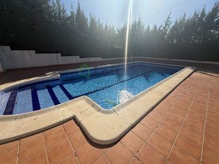 Chalet in Las Vaguadas. Chalet con piscina privada en las vaguadas
