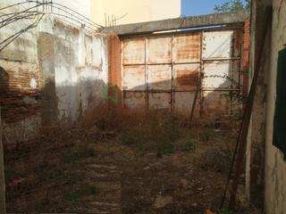 Casa  N/a. Casa con patio para reformar en san roque