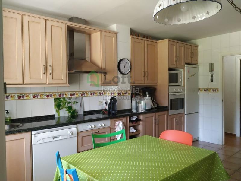 Foto 0268101a-05b1-4592-a02d-3fb91f4debf1. Chalet  con piscina privada en carretera de sevilla en Badajoz