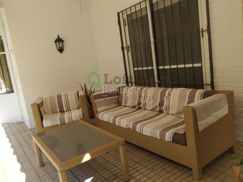 Foto 1b3fc5f6-2a7d-47fe-9b65-31d434266294. Chalet  con piscina privada en carretera de sevilla en Badajoz