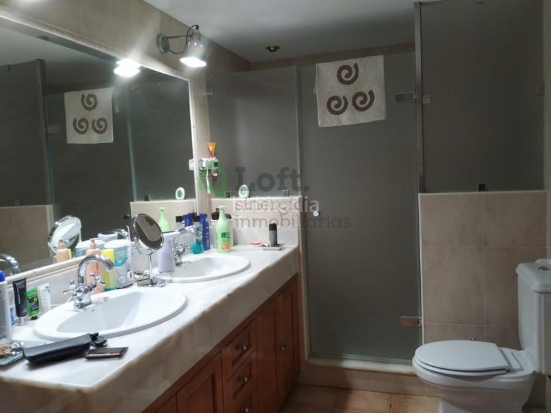 Foto 54c3b5e9-3e57-445a-9216-30b8e3095e41. Chalet  con piscina privada en carretera de sevilla en Badajoz