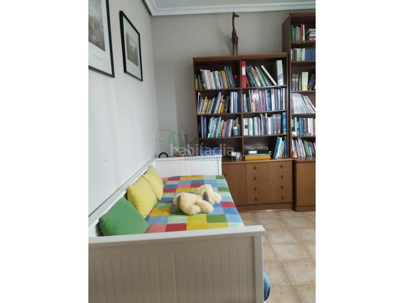 Foto 60c2fb38-e852-42fb-8d34-374ec27bb282. Chalet  con piscina privada en carretera de sevilla en Badajoz