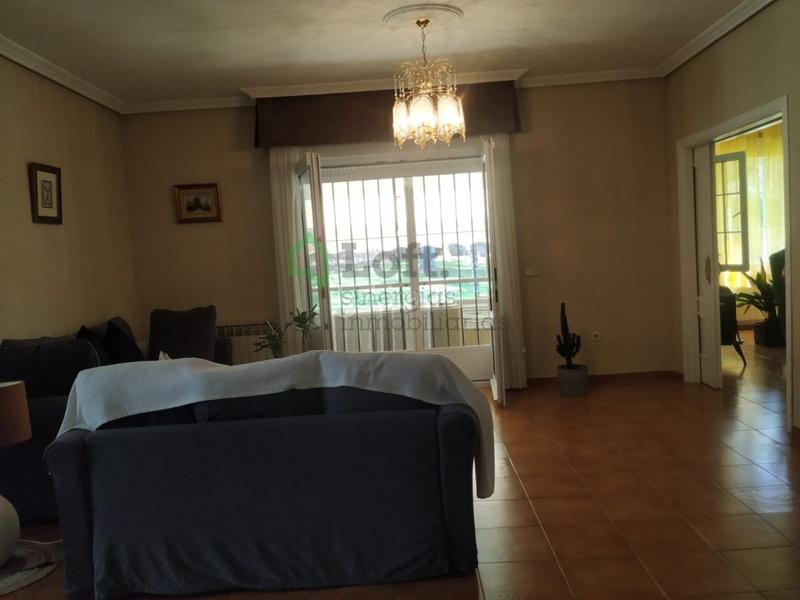 Foto 9ed19544-2dd7-4f94-8f8f-041d5e17f385. Chalet  con piscina privada en carretera de sevilla en Badajoz