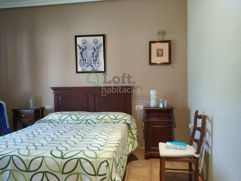 Foto aaad1401-9de1-477c-a01a-ffb7a18a9509. Chalet  con piscina privada en carretera de sevilla en Badajoz