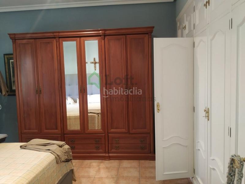 Foto cc96deb2-83d7-4c82-ba37-a2c610a0ed92. Chalet  con piscina privada en carretera de sevilla en Badajoz