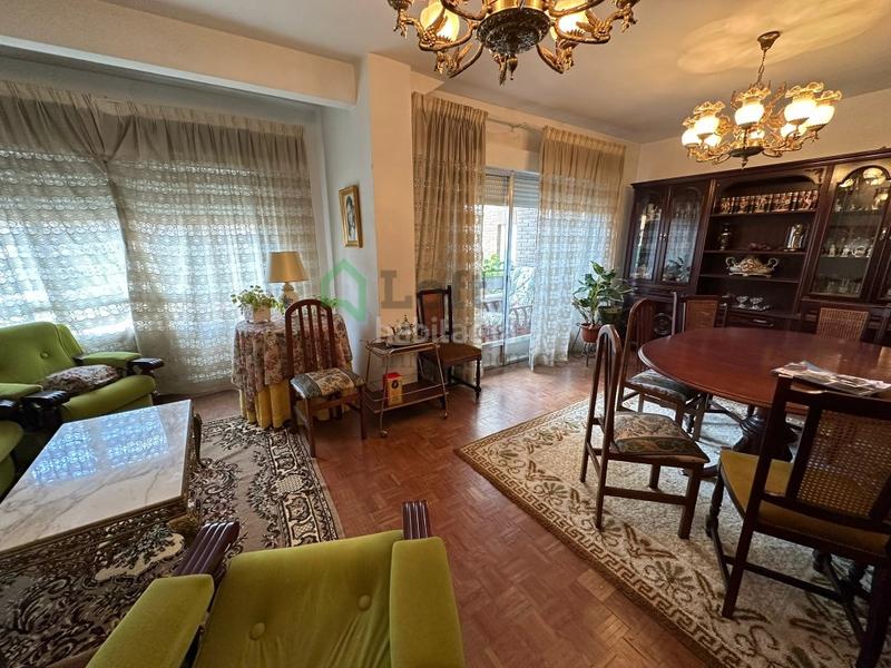 Foto 2323fb9b-550e-4400-9e01-8a34bcb712aa. Piso  de 4 dormitorios en plaza de los alféreces en Badajoz