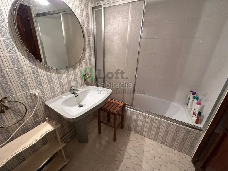 Foto 277c8e95-30ca-4c4b-bae5-511a6122f812. Piso  de 4 dormitorios en plaza de los alféreces en Badajoz