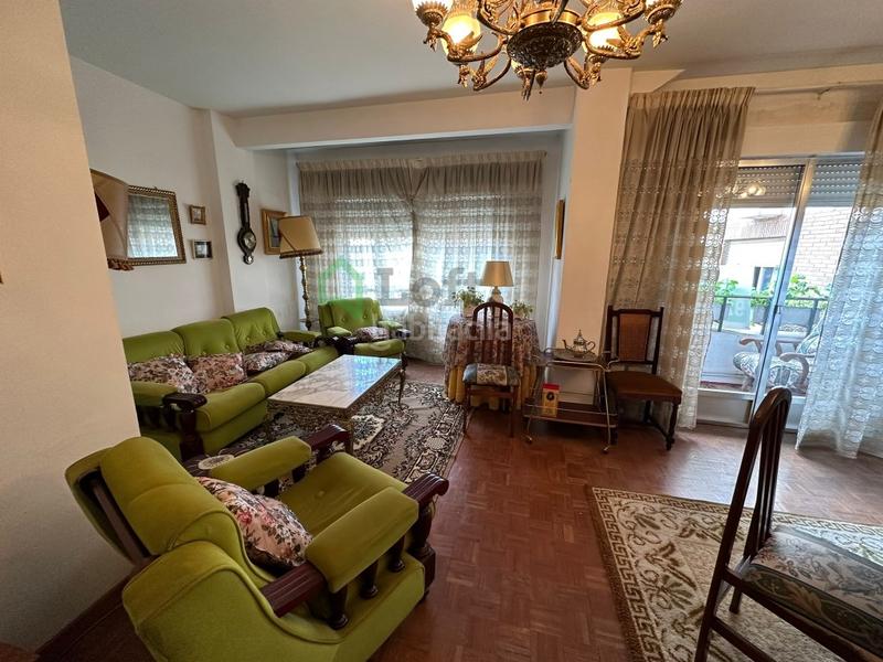 Foto 2b09af7f-3590-455b-90ad-8c92191c6501. Piso  de 4 dormitorios en plaza de los alféreces en Badajoz